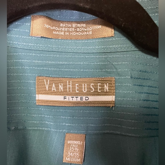 Van Heusen Fitted Button Down - Picture 3 of 4